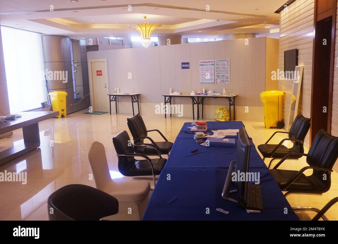 HANGZHOU, CHINA - DECEMBER 23, 2022 - Photo taken on Dec. 23, 2022 shows the lobby of an isolated hotel in Hangzhou, east China's Zhejiang province. R Stock Photo