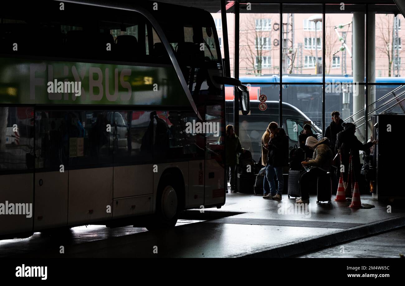 Munich, Germany. 23rd Dec, 2022. Travelers wait at the central bus station in Munich. Many people are rushing home for Christmas, and some are traveling further afield: Germany's roads are at risk of traffic jams over the Christmas period due to the heavy travel traffic around the festive season. In Bavaria, the ADAC expects the A3 Frankfurt-Nuremberg-Passau, the A8 Stuttgart-Munich-Salzburg or the A9 Munich-Nuremberg-Berlin, among others, to reach their capacity limits. Credit: Sven Hoppe/dpa/Alamy Live News Stock Photo
