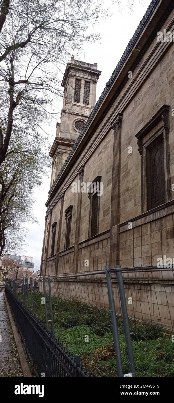 L'église Saint-Vincent-de-Paul à Paris, située sur la place Franz-Liszt dans le 10e arrondissement, est dédiée à saint Vincent de Paul. Elle domine le Stock Photo