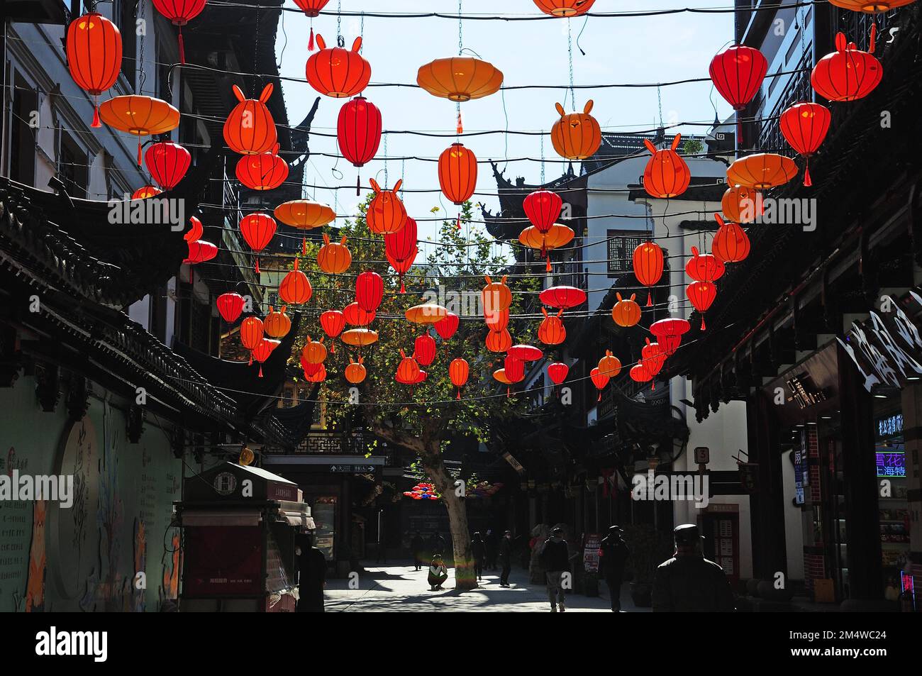 The 2023 Yuyuan Garden Lantern Show is being arranged in Shanghai ...