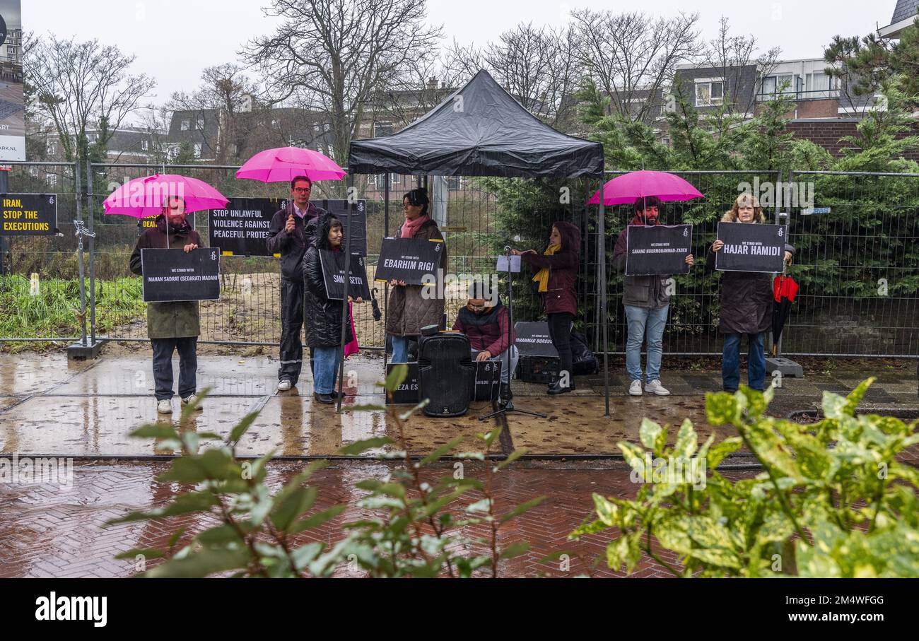THE HAGUE XXX of Amnesty International presents a petition to the  
