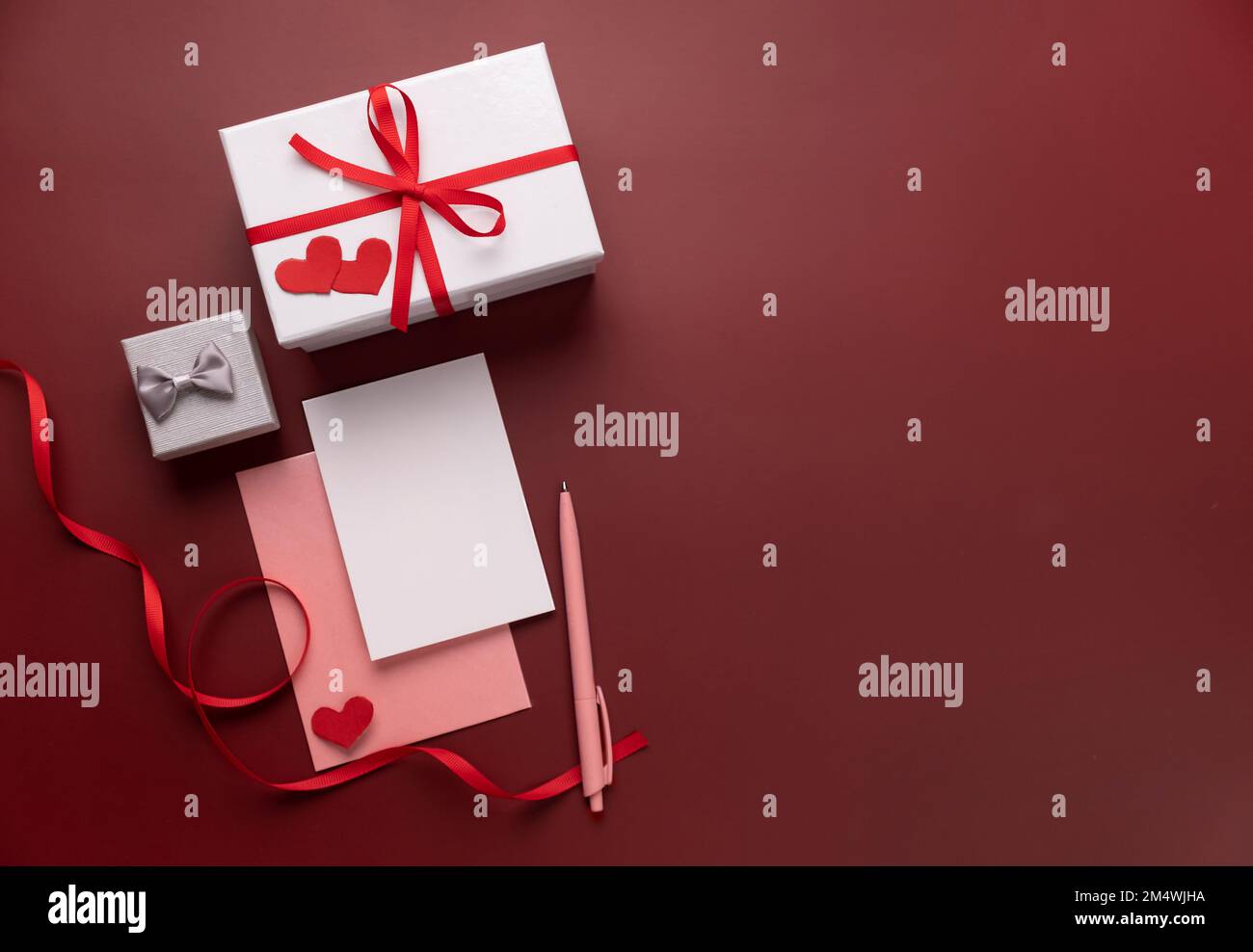 St. Valentine's Day online shopping gifts in boxes. Search in smartphone  for gifts. Copy space for love message. White card with envelope, mock up  Stock Photo - Alamy