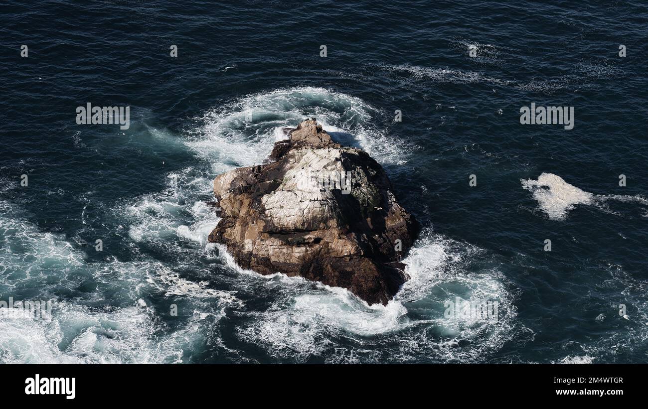 Single Sea Rocks Singular rock hi-res stock photography and images - Alamy
