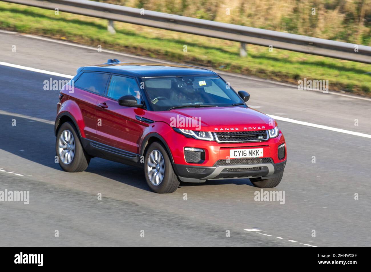 2016 Red LAND ROVER, RANGE ROVER EVOQUE TD4 HSE DYNAMIC 1999 cc Diesel 9 speed automatic SUV; travelling on the M6 motorway UK Stock Photo