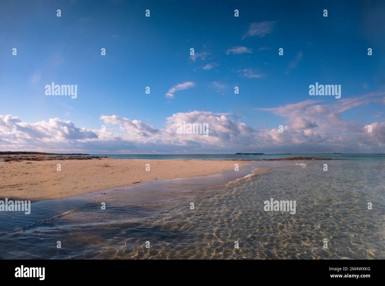 The secluded beach at Honeymoon Harbour in Bimini, Bahamas Stock Photo