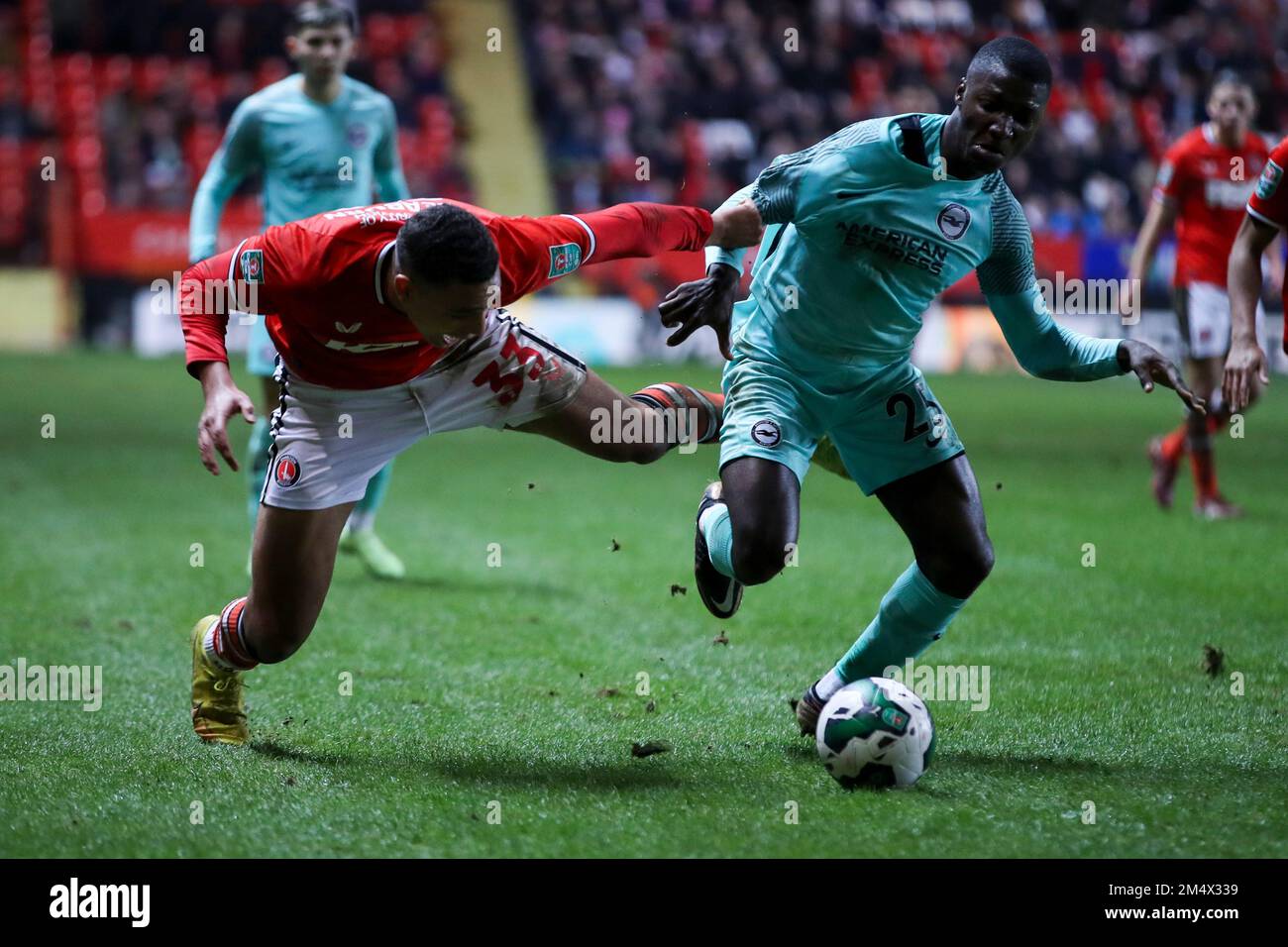 Miles Leaburn of Charlton Athletic battles for possession with Moses