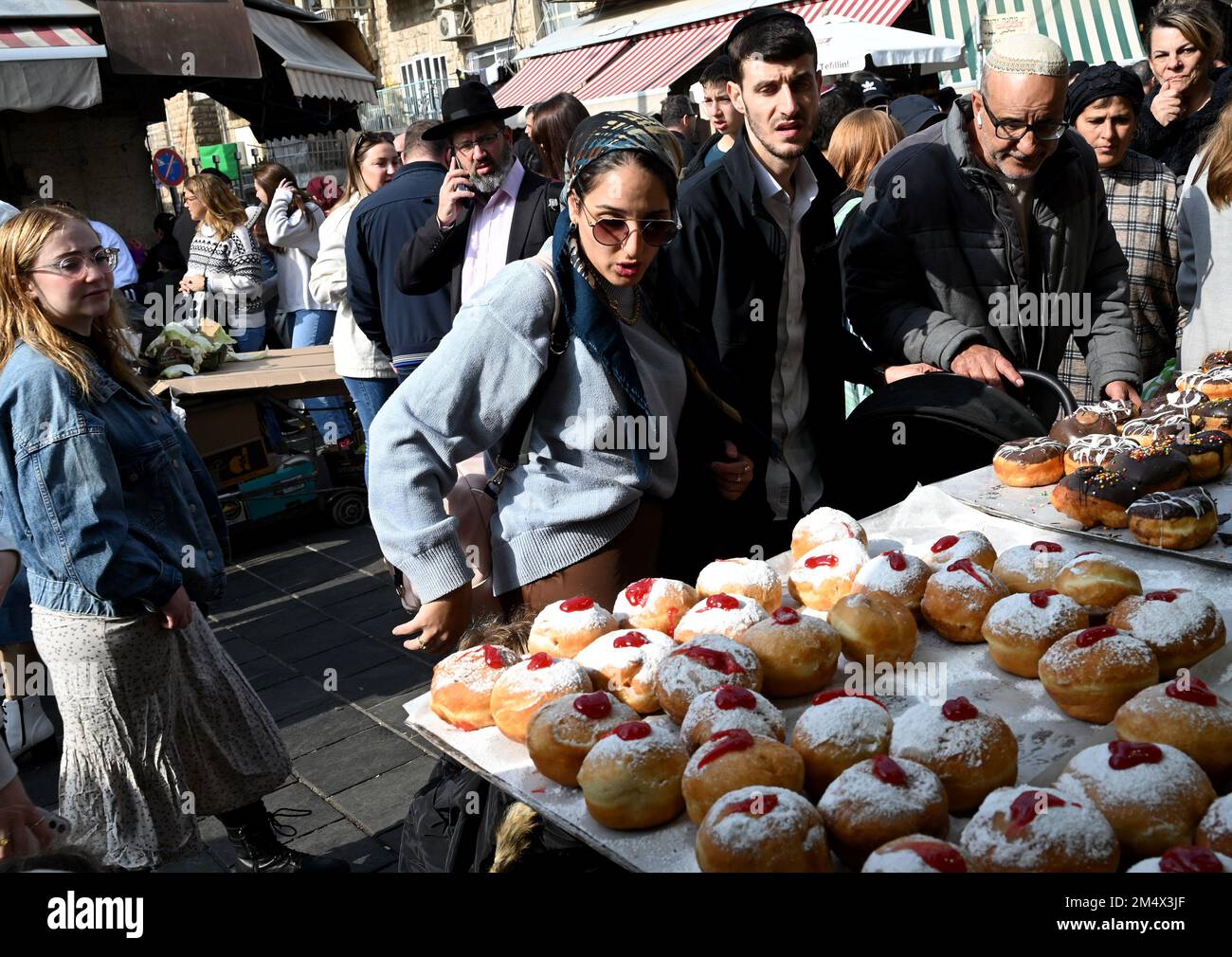 Jerusalem, Israel. 23rd Dec, 2022. Israelis buy sufganiyot, round