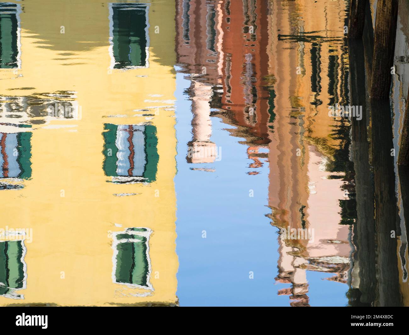 Reflections in the canal hi-res stock photography and images - Alamy