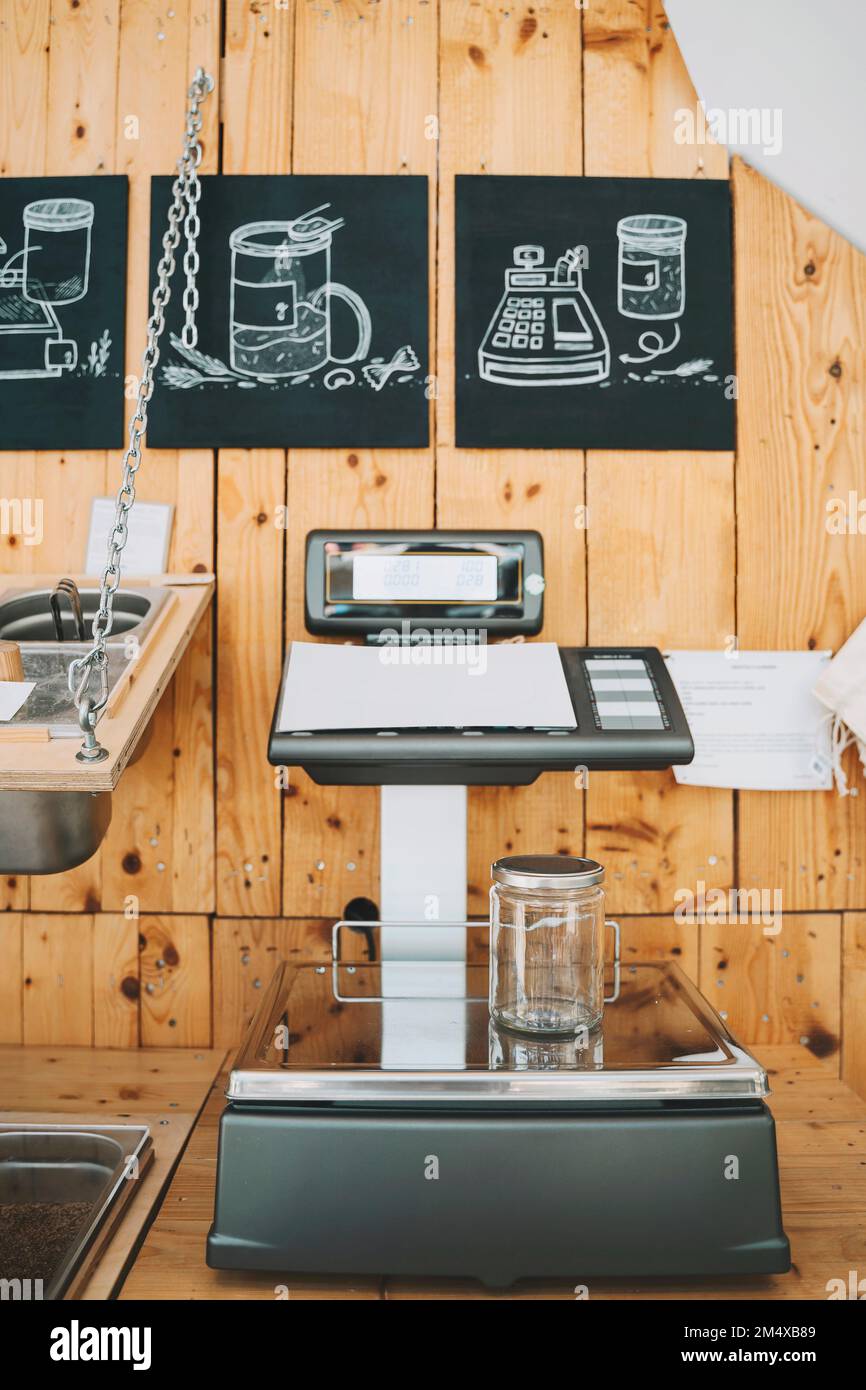 Empty scale hires stock photography and images Alamy