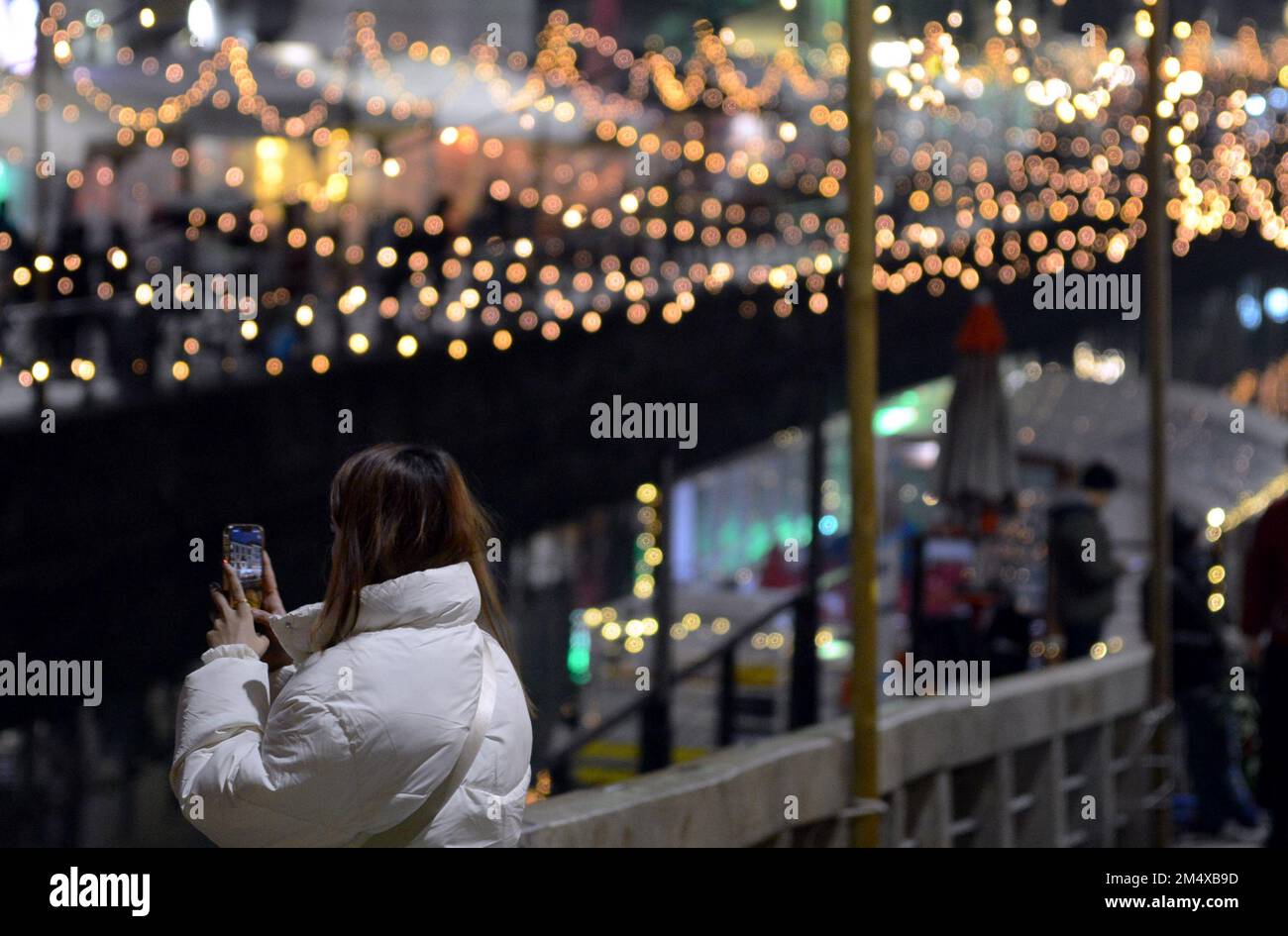 Italy. 23rd Dec, 2022. Milan Christmas lights on the Navigli, Classic