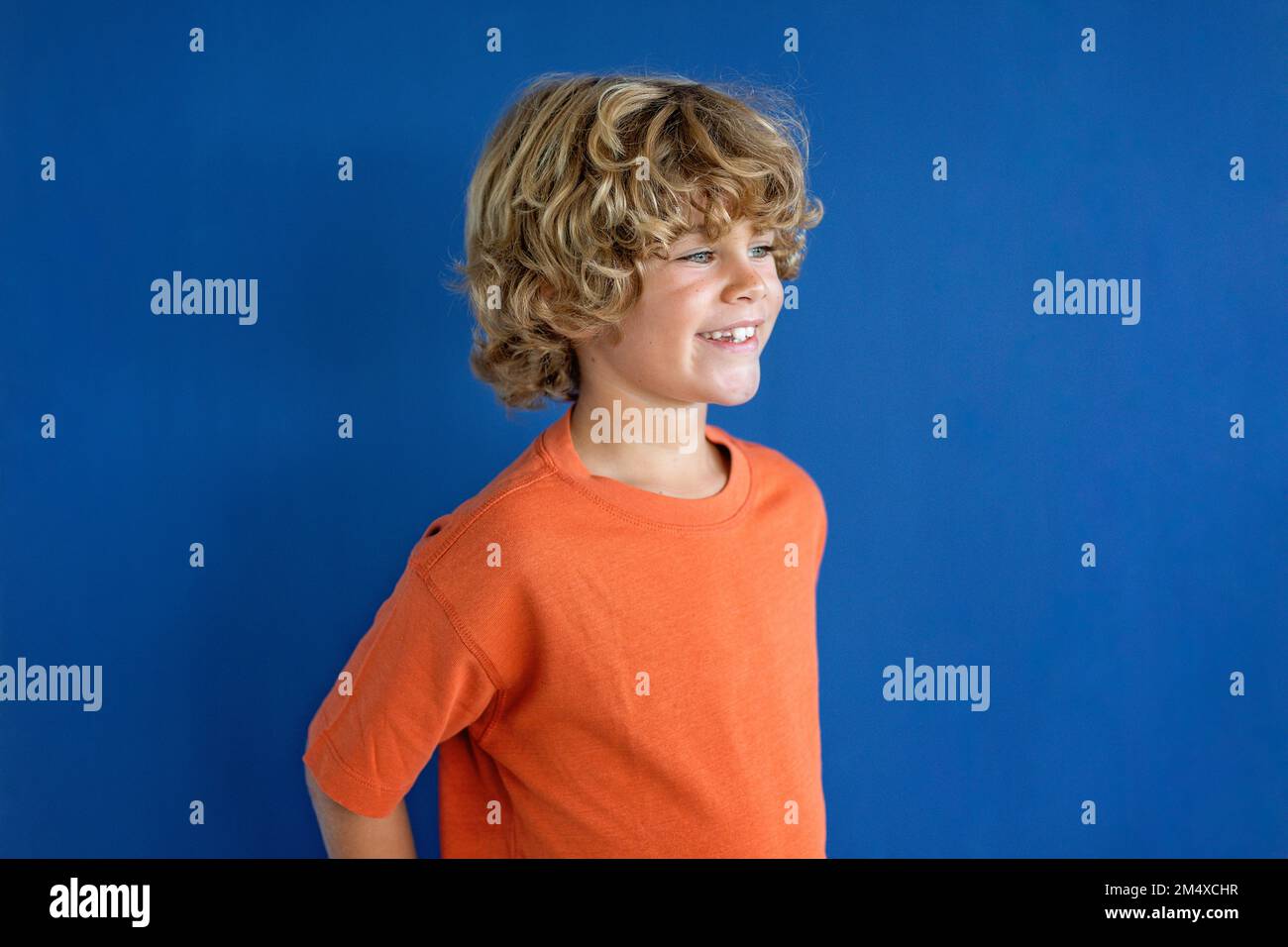 Child wearing blue shirt hi-res stock photography and images - Alamy