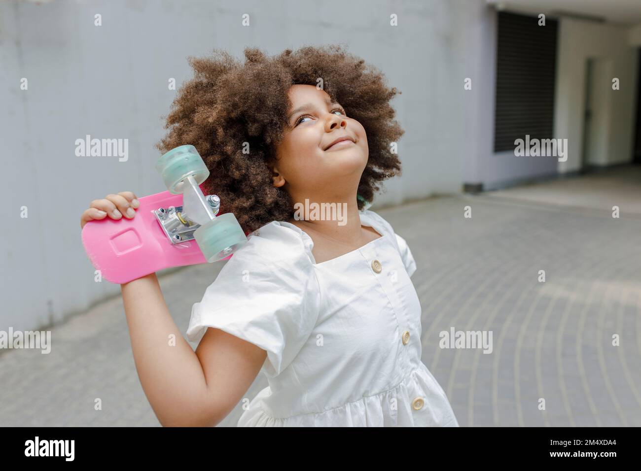 Smiling afro american girl hi-res stock photography and images - Alamy