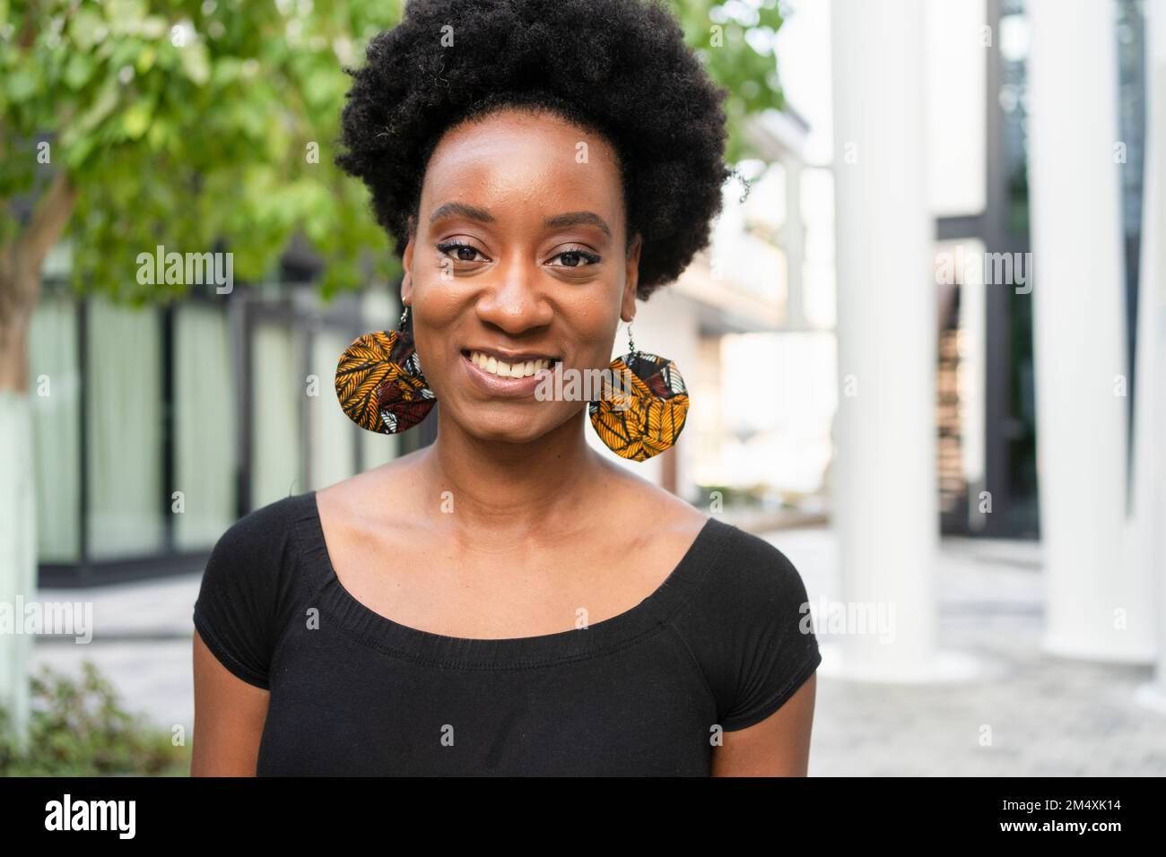 Afro hairstyle hi-res stock photography and images - Alamy