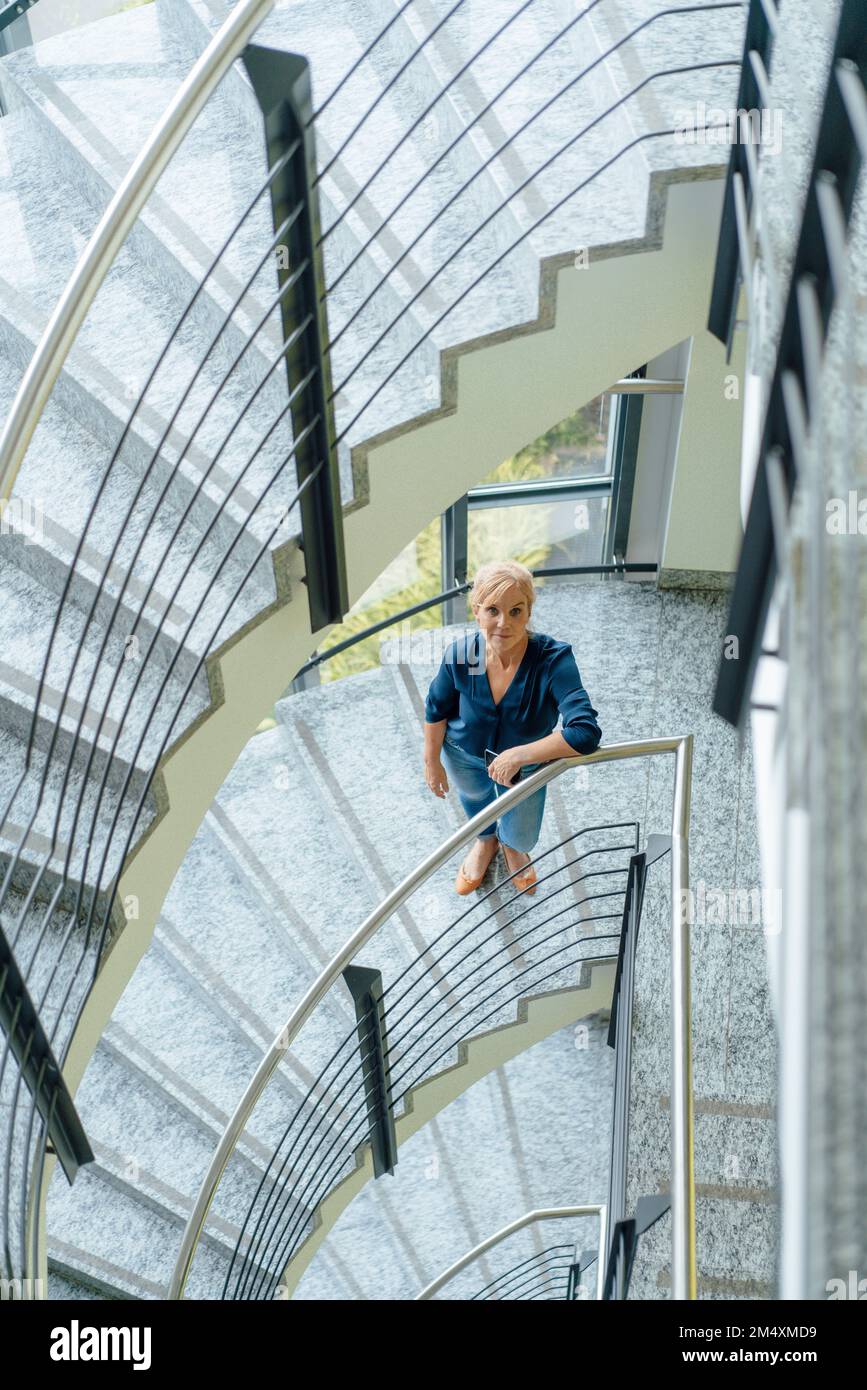 Mature workplace hi-res stock photography and images - Alamy