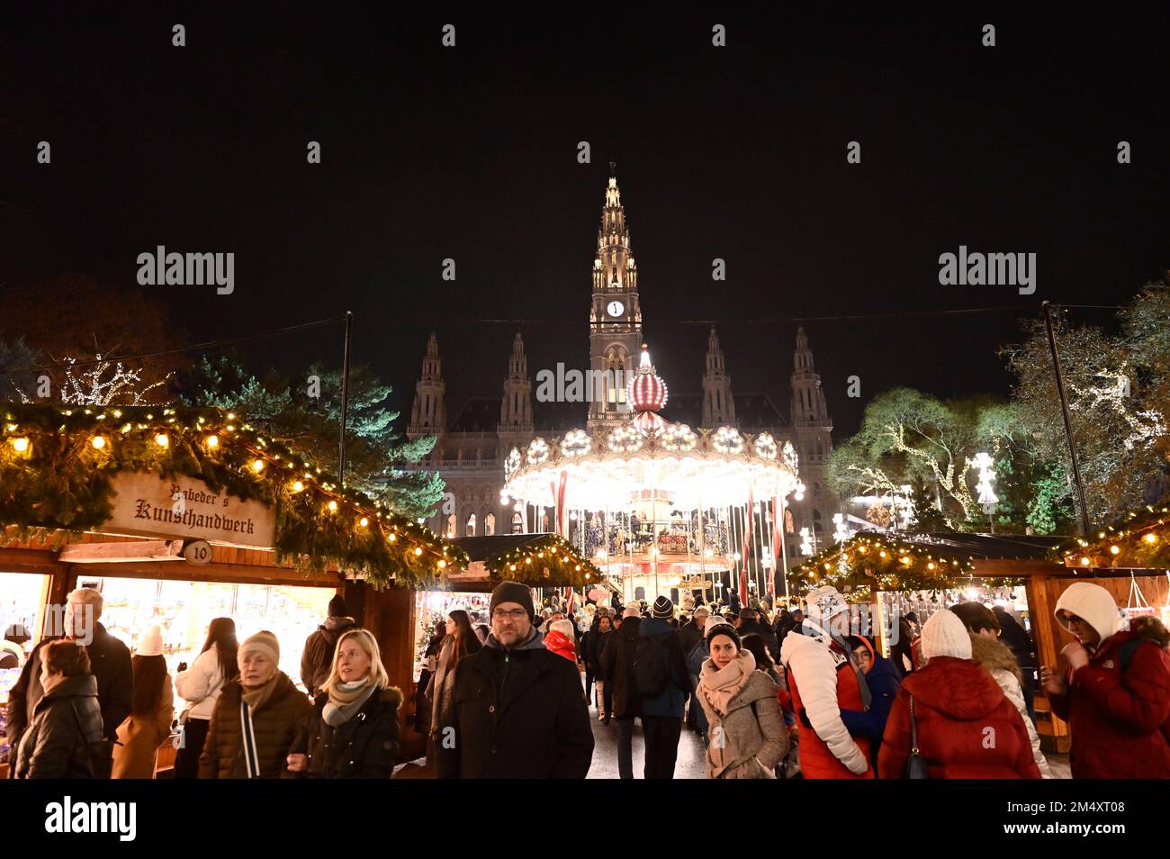 Vienna, Austria. December 23, 2022. Christmas market at town hall ...