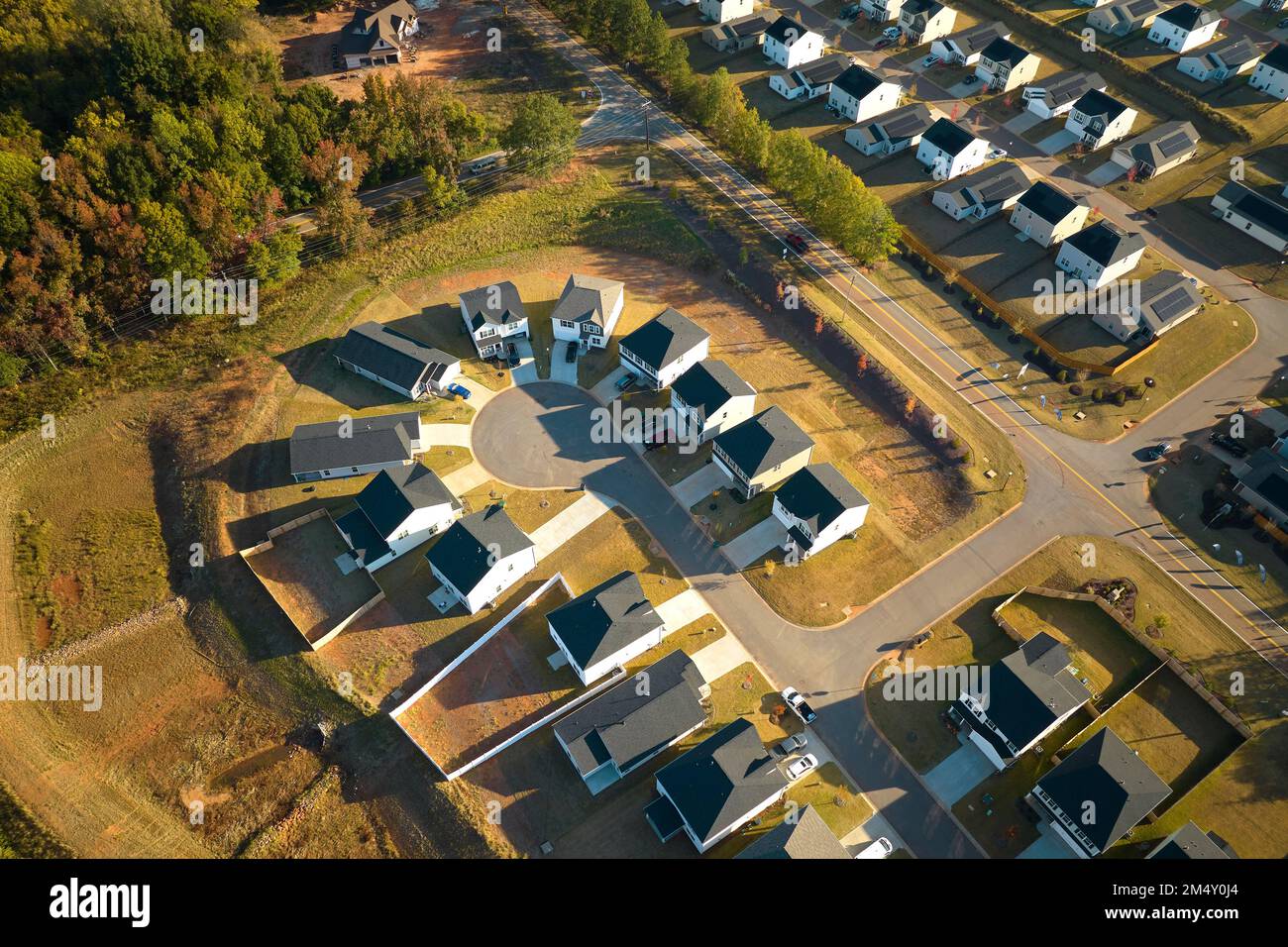 Aerial view of cul-de-sac at neighborhood street dead end with tightly packed homes in South Carolina living aeria. Family houses as example of real e Stock Photo
