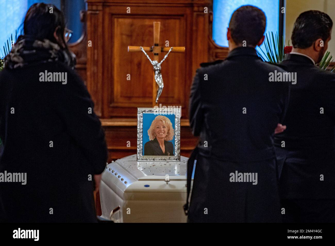 Rieti, Rieti, Italy. 23rd Dec, 2022. Lidia Nobili's funeral chamber in the Council Chamber of the Municipality of Rieti. Lidia Nobili, a Forza Italia exponent and close friend of Silvio Berlusconi, was a majority municipal councilor and former councilor in the Lazio Region. She is also a candidate in the next Lazio local government elections. (Credit Image: © Riccardo Fabi/Pacific Press via ZUMA Press Wire) Credit: ZUMA Press, Inc./Alamy Live News Stock Photo