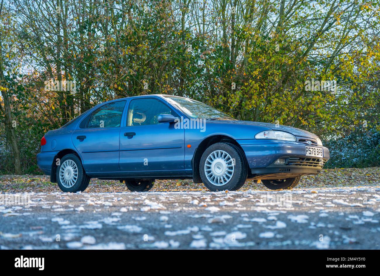 Ford mondeo 1990s hi-res stock photography and images - Alamy