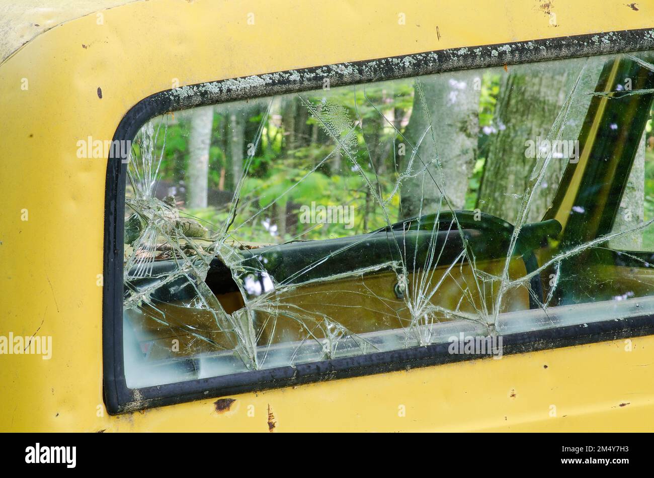 Cracked glass door hires stock photography and images Alamy