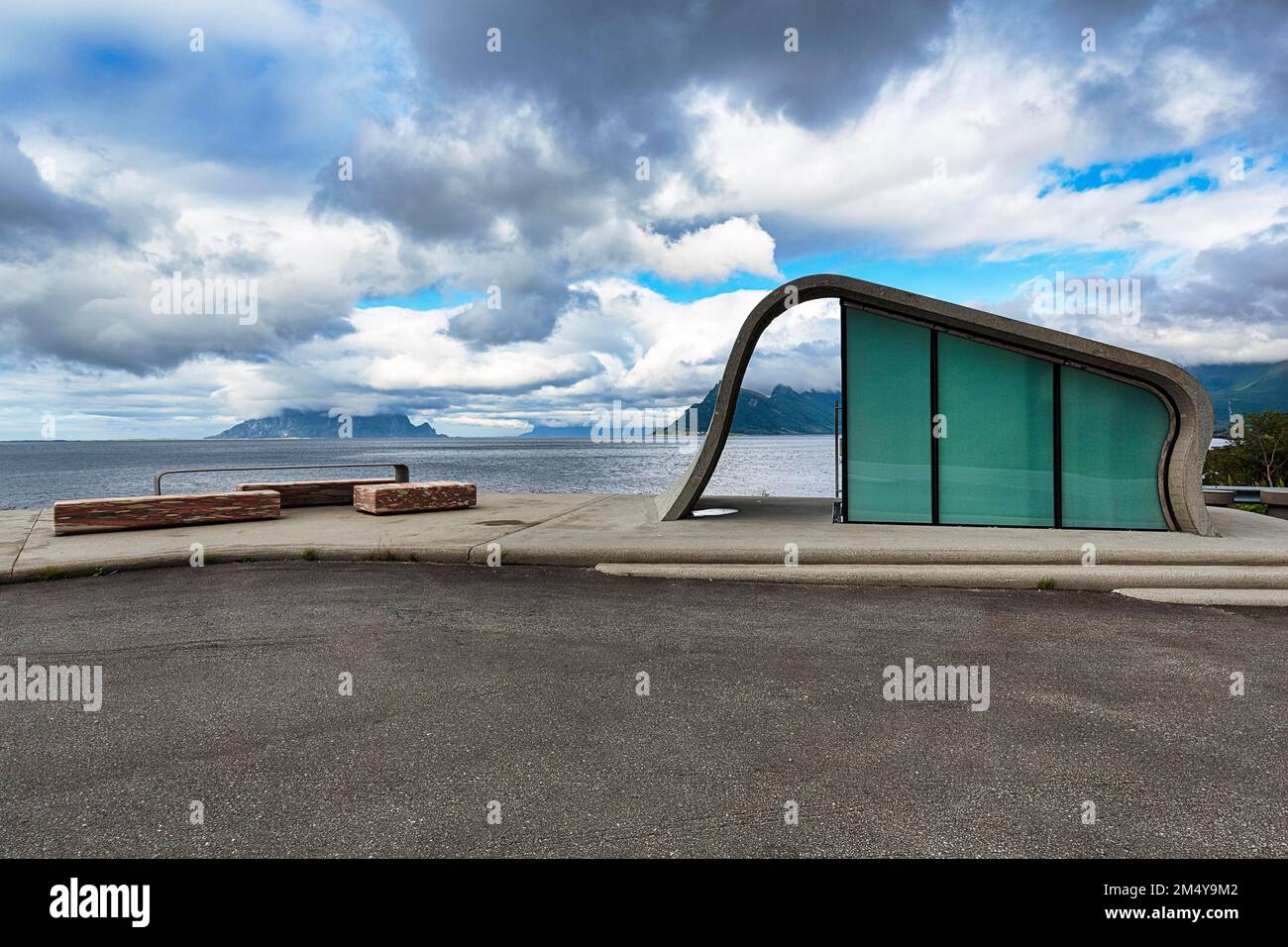 Ureddplassen rest area with waveshaped concrete and glass toilet block, modern architecture