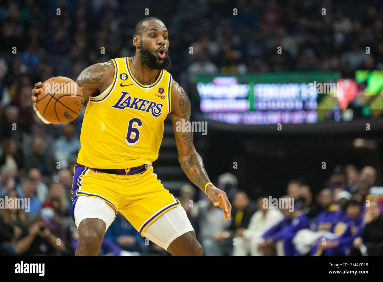 Sacramento, CA, USA. 21st Dec, 2022. Los Angeles Lakers forward LeBron James (6) looks to pass to teammate during a game at Golden 1 Center in Sacramento, Wednesday, Dec. 21, 2022. (Credit Image: © Paul Kitagaki Jr./ZUMA Press Wire) Stock Photo