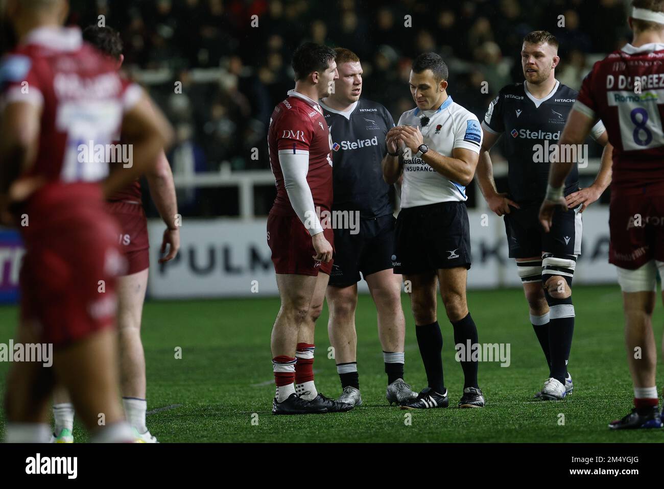 Newcastle, UK. 17th Dec, 2022. Adam Leal (Referee) chats with Ben Curry during the Gallagher Premiership match between Newcastle Falcons and Sale Sharks at Kingston Park, Newcastle on Friday 23rd December 2022. (Credit: Chris Lishman | MI New) Credit: MI News & Sport /Alamy Live News Stock Photo