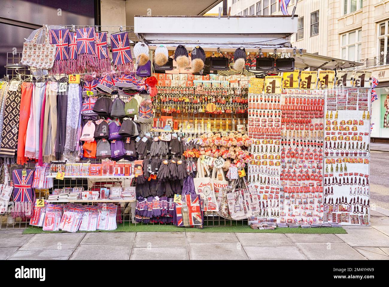 London souvenir stand hires stock photography and images Alamy