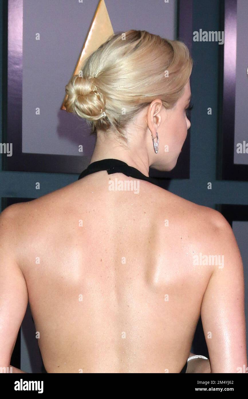 aubrey plaza backless dress hi-res stock photography and images Color:Khaki Titu Dd Strapless Backless sweetheart neckline dress