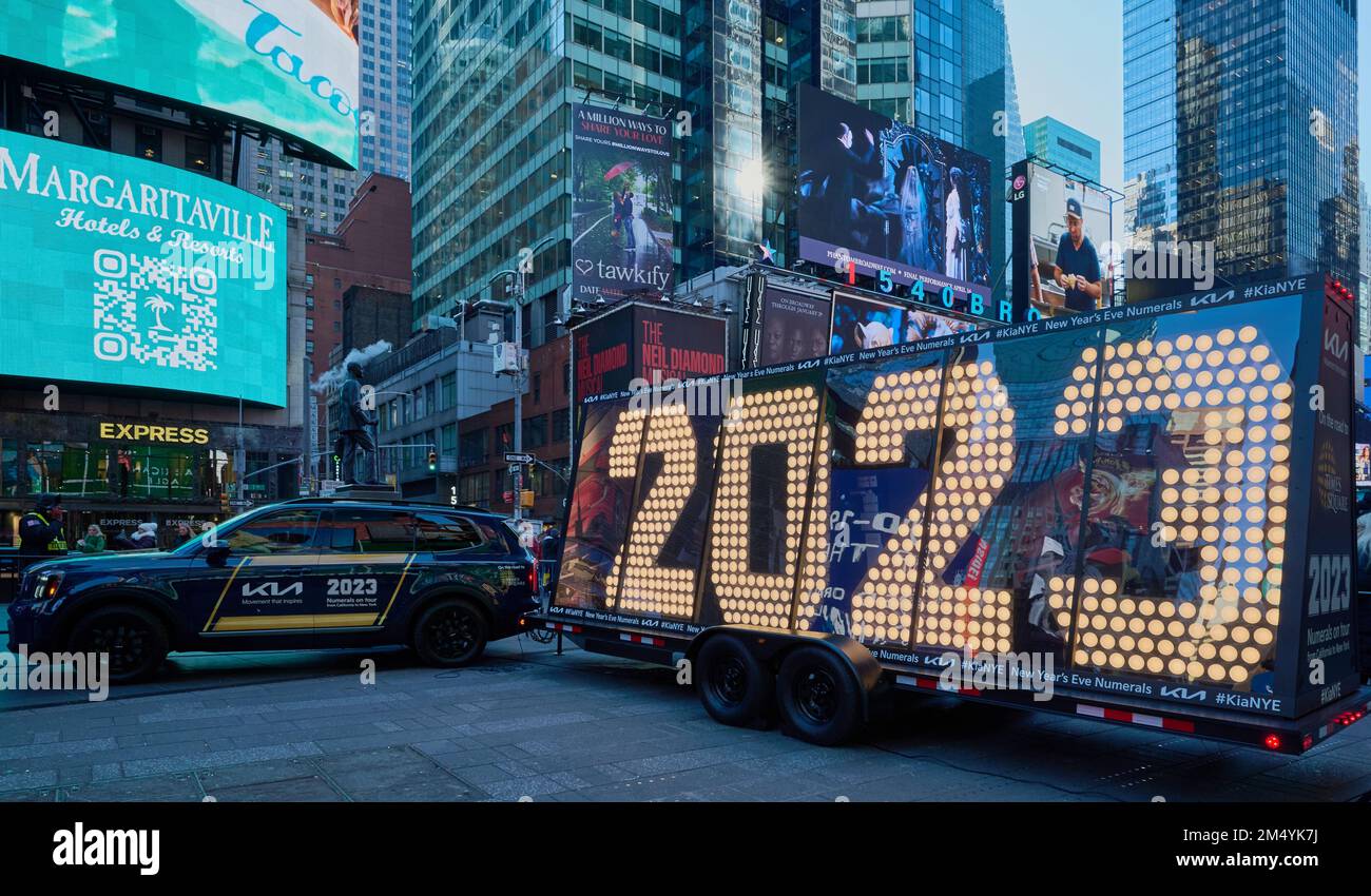 New year's eve times square hi-res stock photography and