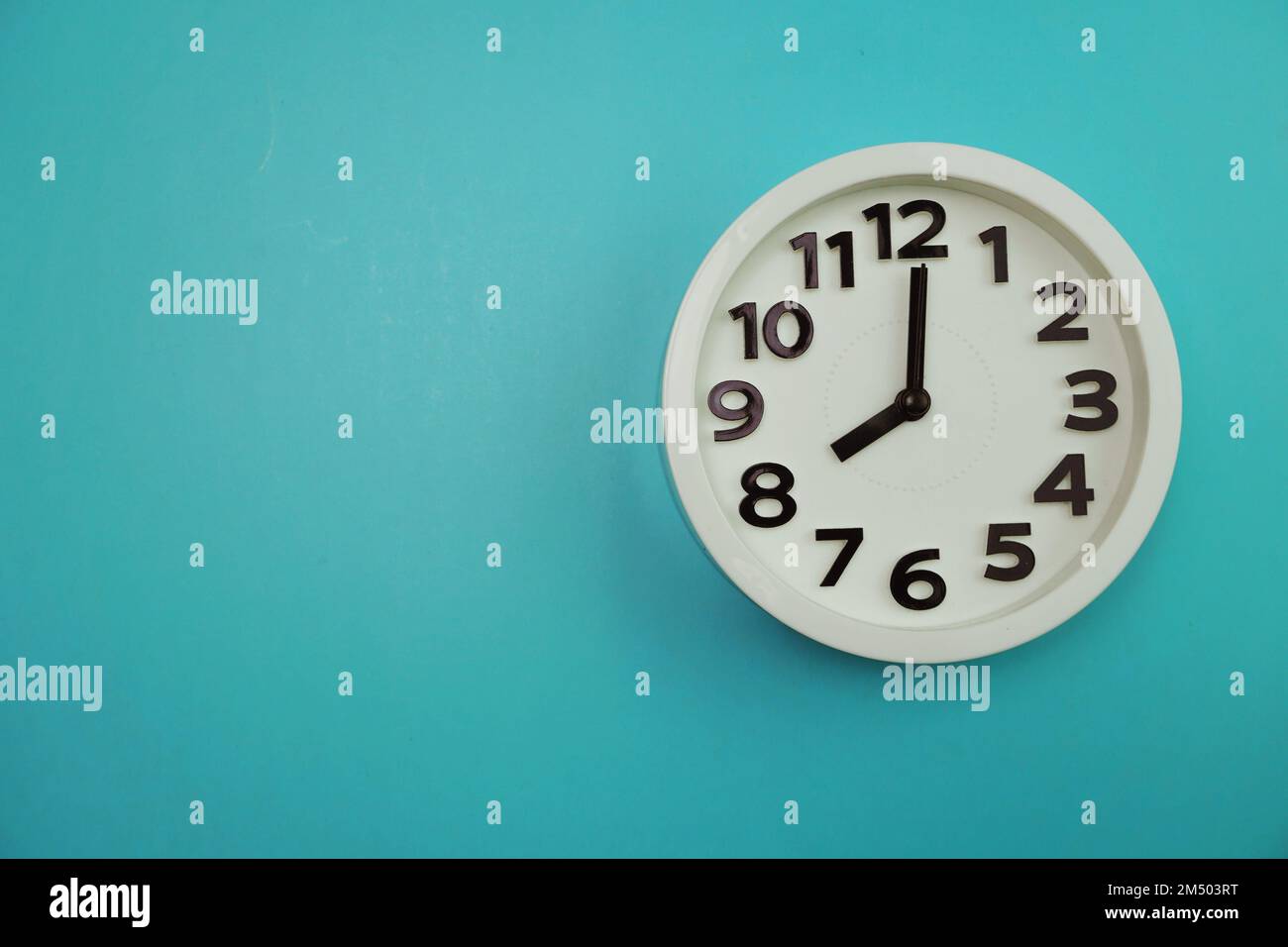 White alarm clock top view on Blue background Stock Photo - Alamy