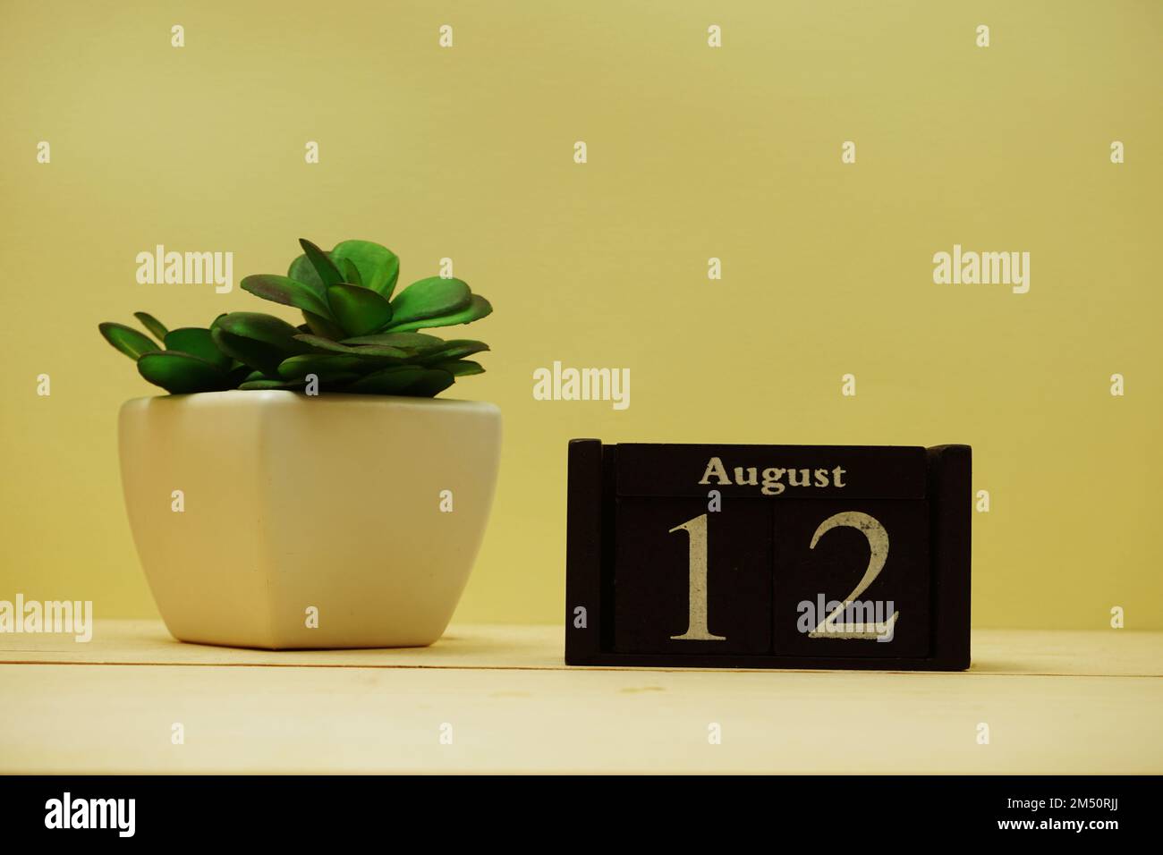 August month cube block hi res stock photography and images Alamy August month cube block hi res stock photography and images Alamy