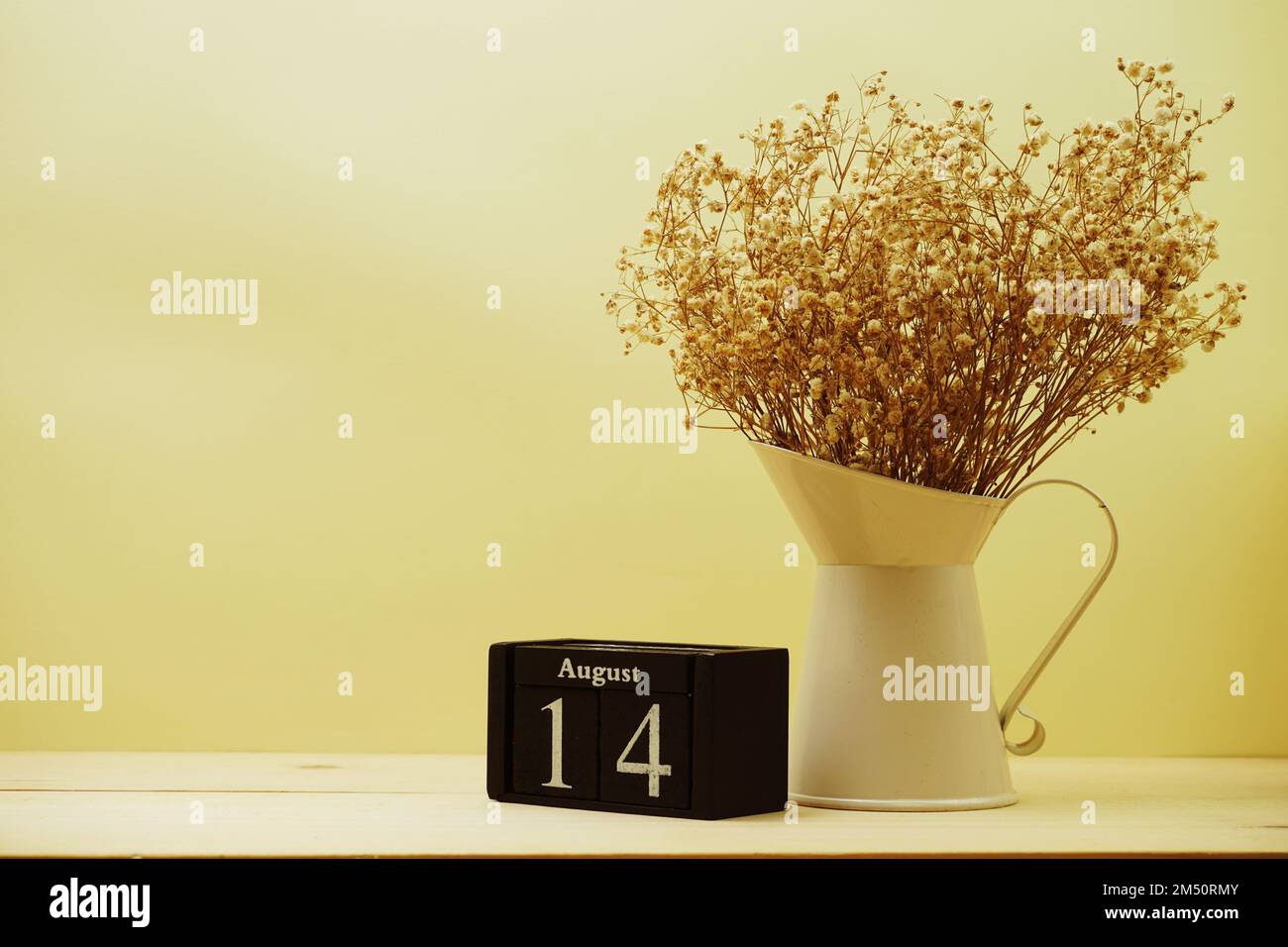 august-14th-calendar-wooden-cube-stock-photo-alamy