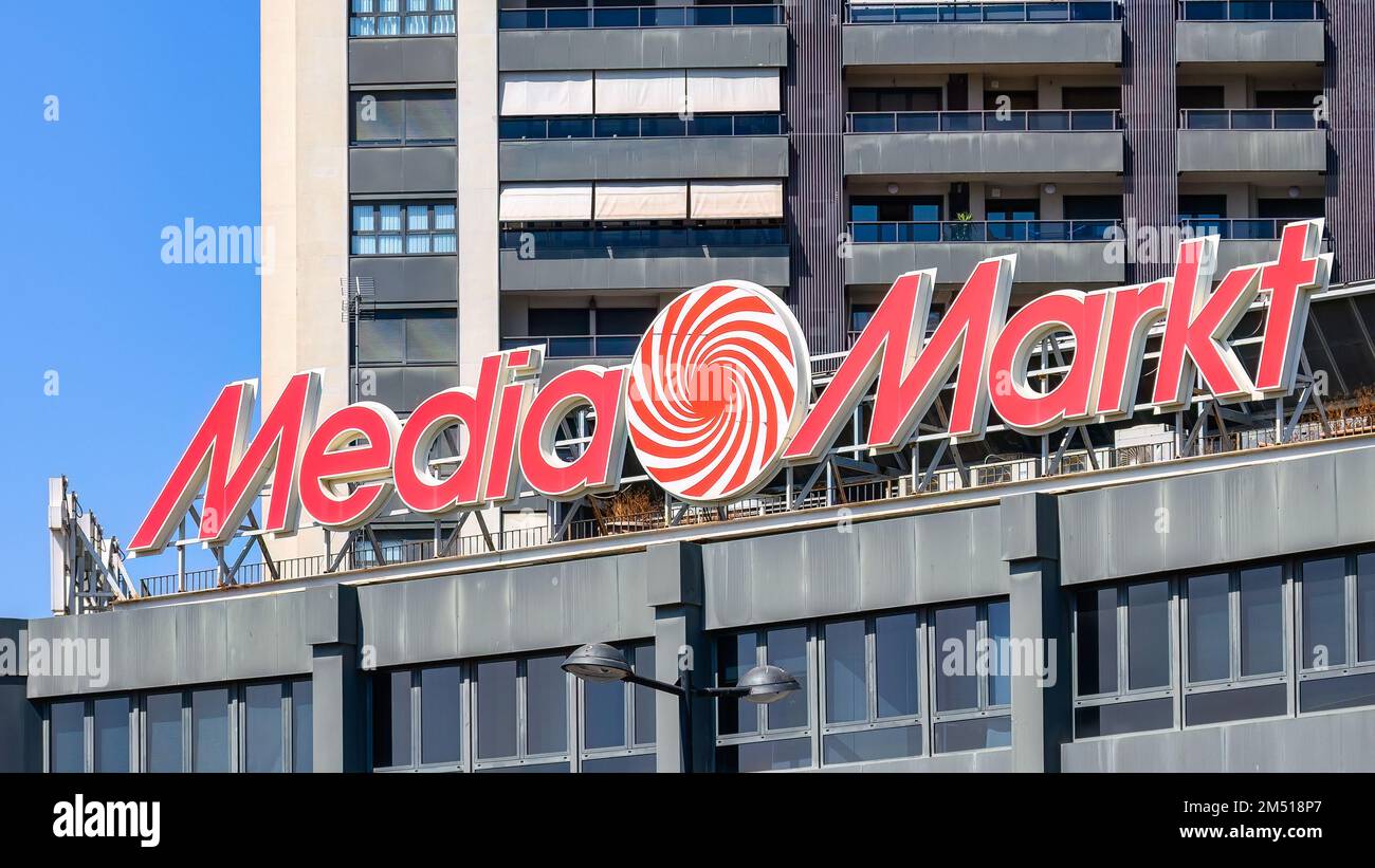 Media markt signs hi-res stock photography and images - Alamy