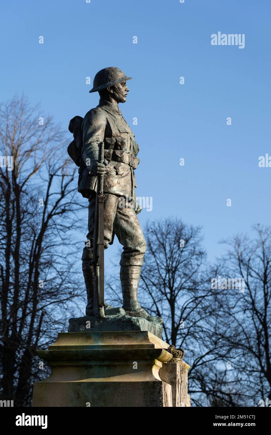 The Grade II listed bronze soldier statue outside Winchester Cathedral - the King's Royal Rifle Corps WWI & WWII War Memorial - by John Tweed. England Stock Photo