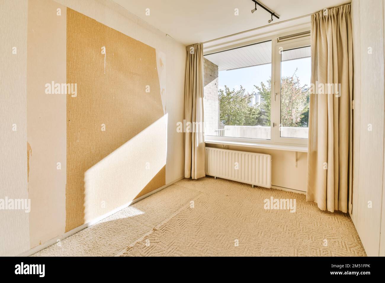 an empty room with no furniture or objects in the photo, but it is very