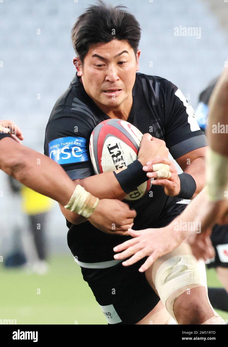 Kumagaya, Japan. 24th Dec, 2022. Ricoh Black Rams Tokyo No.8 Shuhei Matsuhashi carries the bal during the Japan Rugby League One match against Toshiba Brave Lupus Tokyo in Tokyo on Saturday, December 24, 2022. Brave Lupus defeated Black Rams 17-7. Credit: Yoshio Tsunoda/AFLO/Alamy Live News Stock Photo