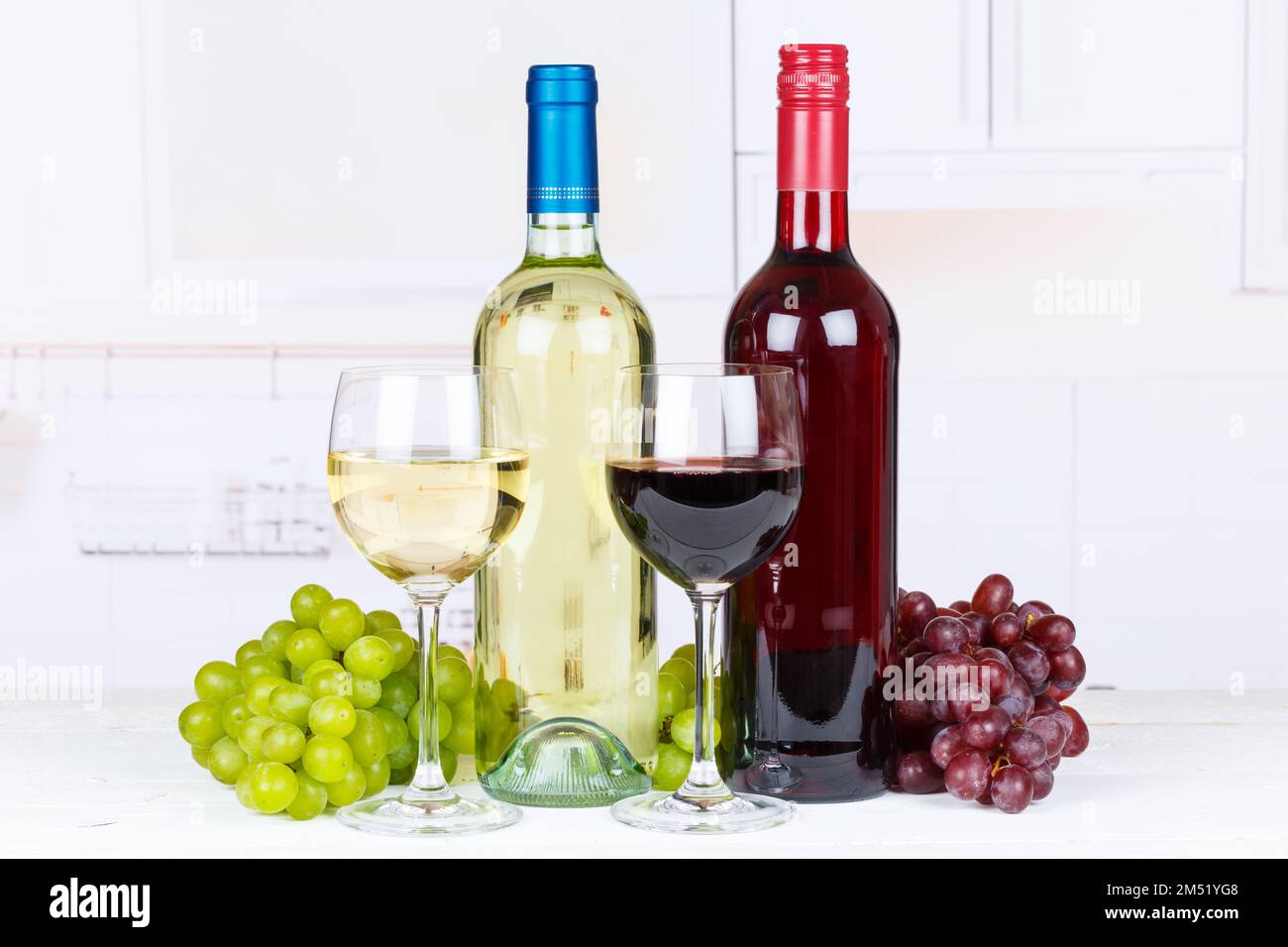 White rose red wine wines grapes alcohol Stock Photo Alamy