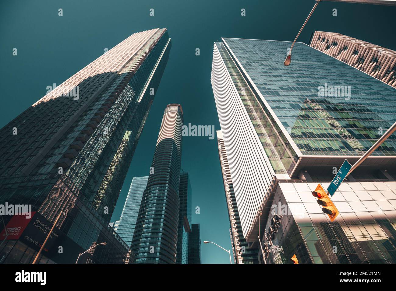 Office industrial buildings toronto hi-res stock photography and images ...