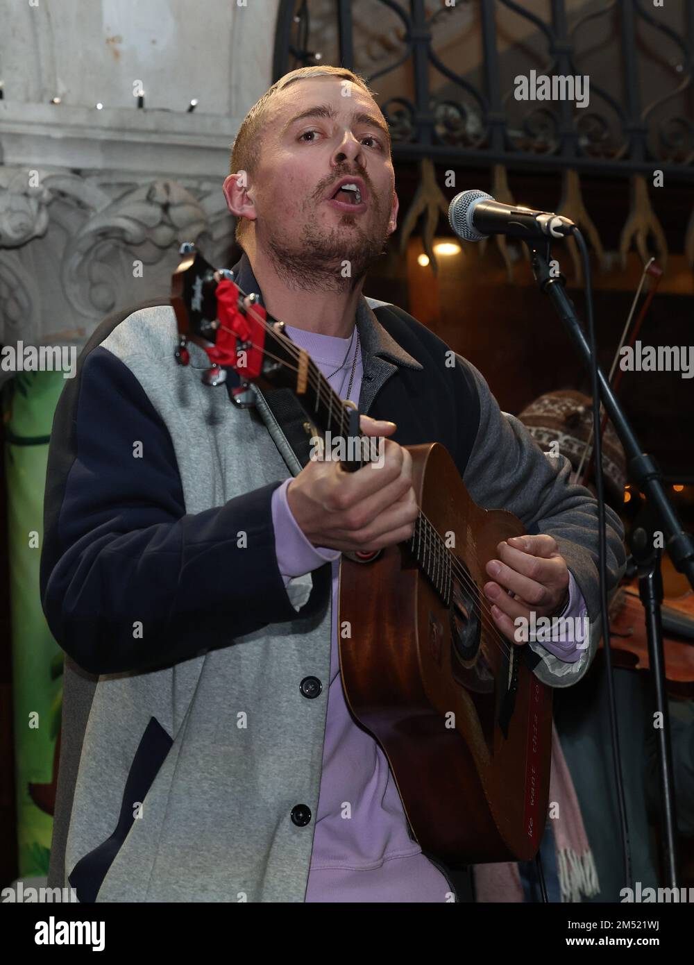 Dermot Kennedy takes part in the annual Christmas Eve busk on Grafton