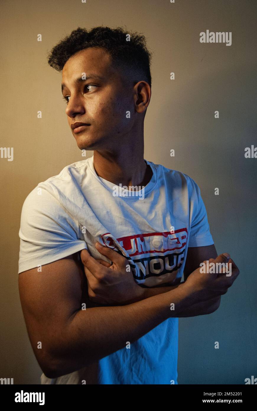 Man holding his shirt hi-res stock photography and images - Alamy