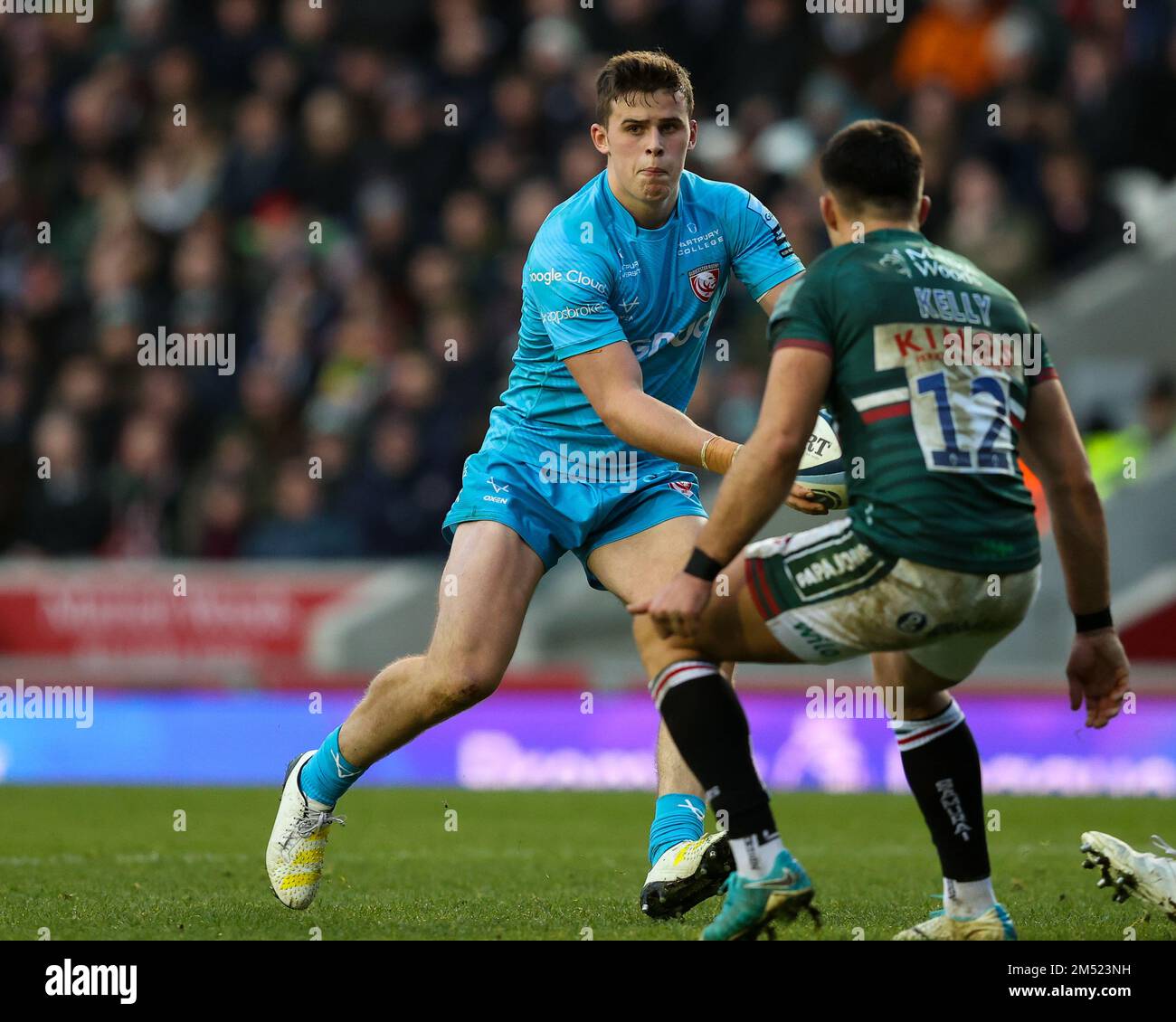 Seb Atkinson of Gloucester Rugby is confronted by Dan Kelly of Leicester Tigers during the Gallagher Premiership match Leicester Tigers vs Gloucester Rugby at Welford Road, Leicester, United Kingdom, 24th December 2022  (Photo by Nick Browning/News Images) Stock Photo