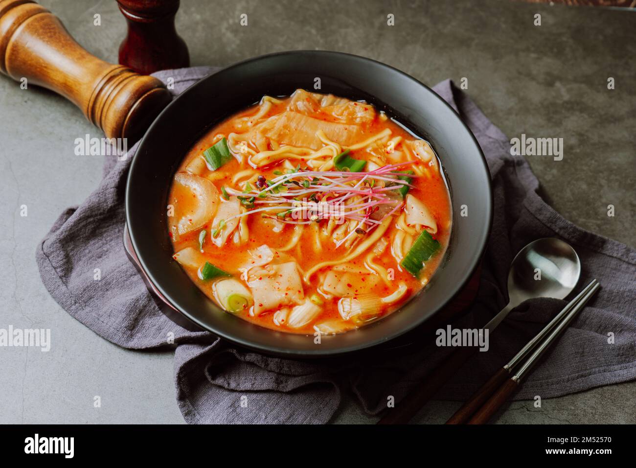 eolkeunkalguksu, Korean Spicy Noodle Soup A spicy noodle dish made by boiling knifecut