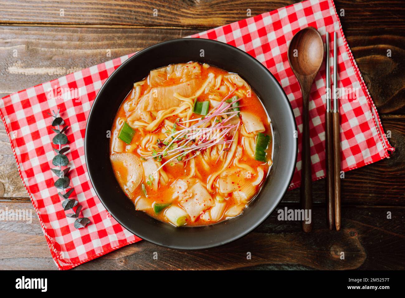 eolkeunkalguksu, Korean Spicy Noodle Soup A spicy noodle dish made by