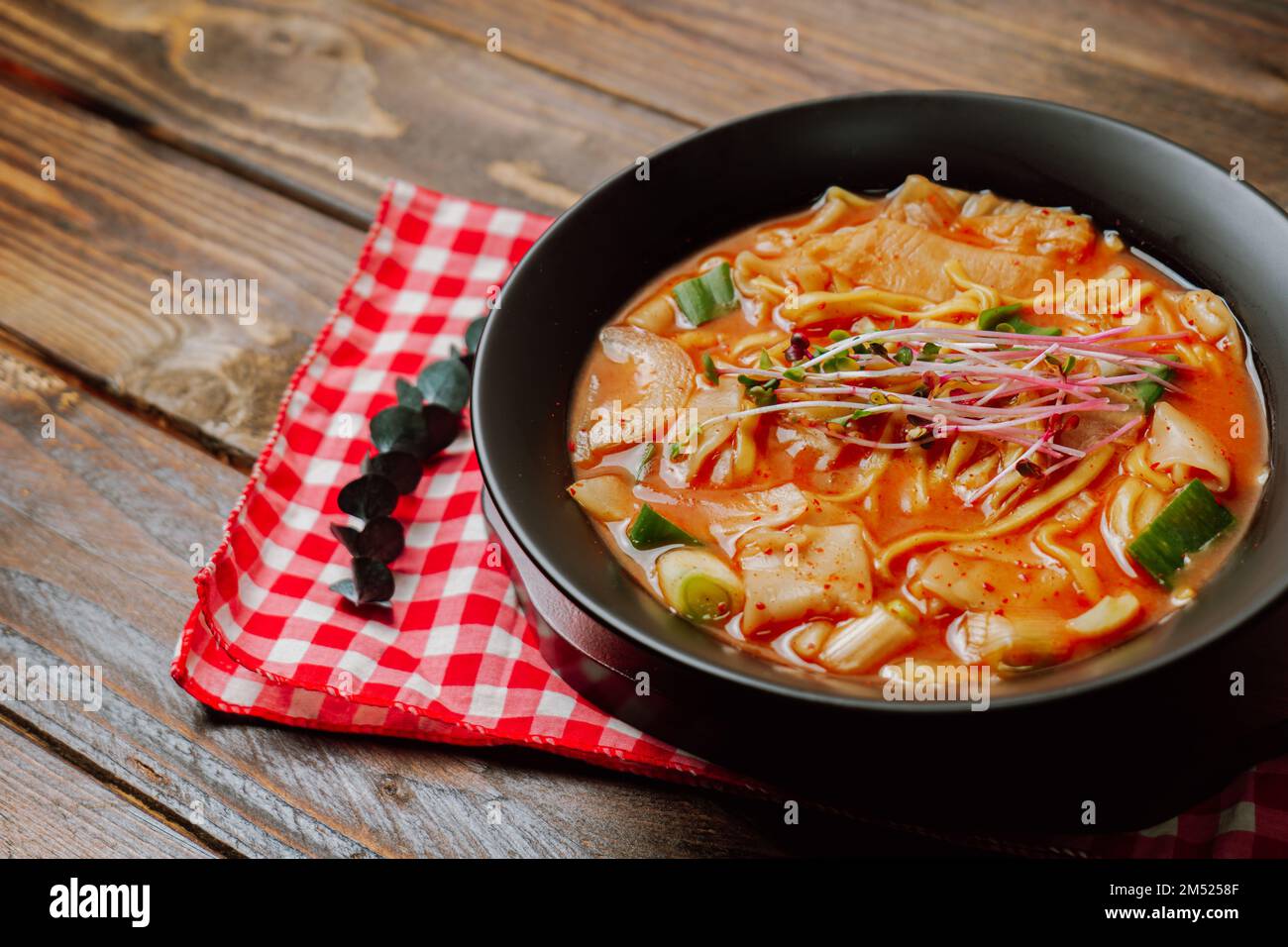 eolkeunkalguksu, Korean Spicy Noodle Soup A spicy noodle dish made by