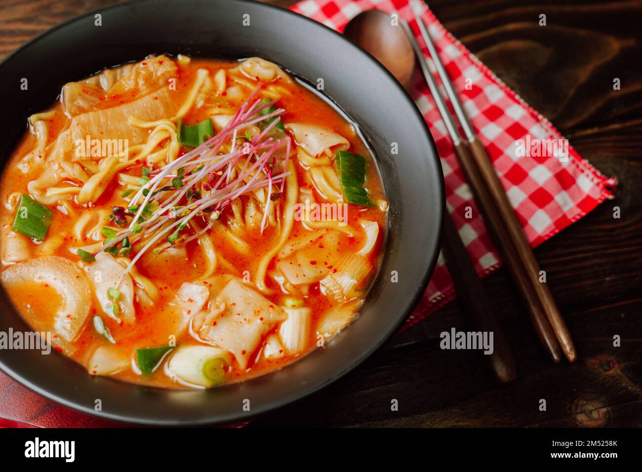 eolkeunkalguksu, Korean Spicy Noodle Soup A spicy noodle dish made by