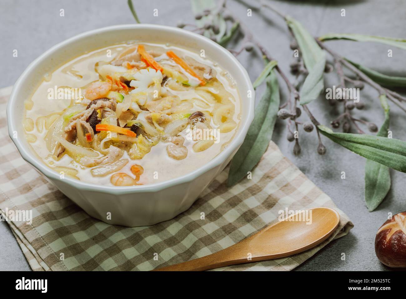 [Lee Yeon Bok's Mokran] White Jjamppong  (Mild Spicy Seafood Noodles) 500g