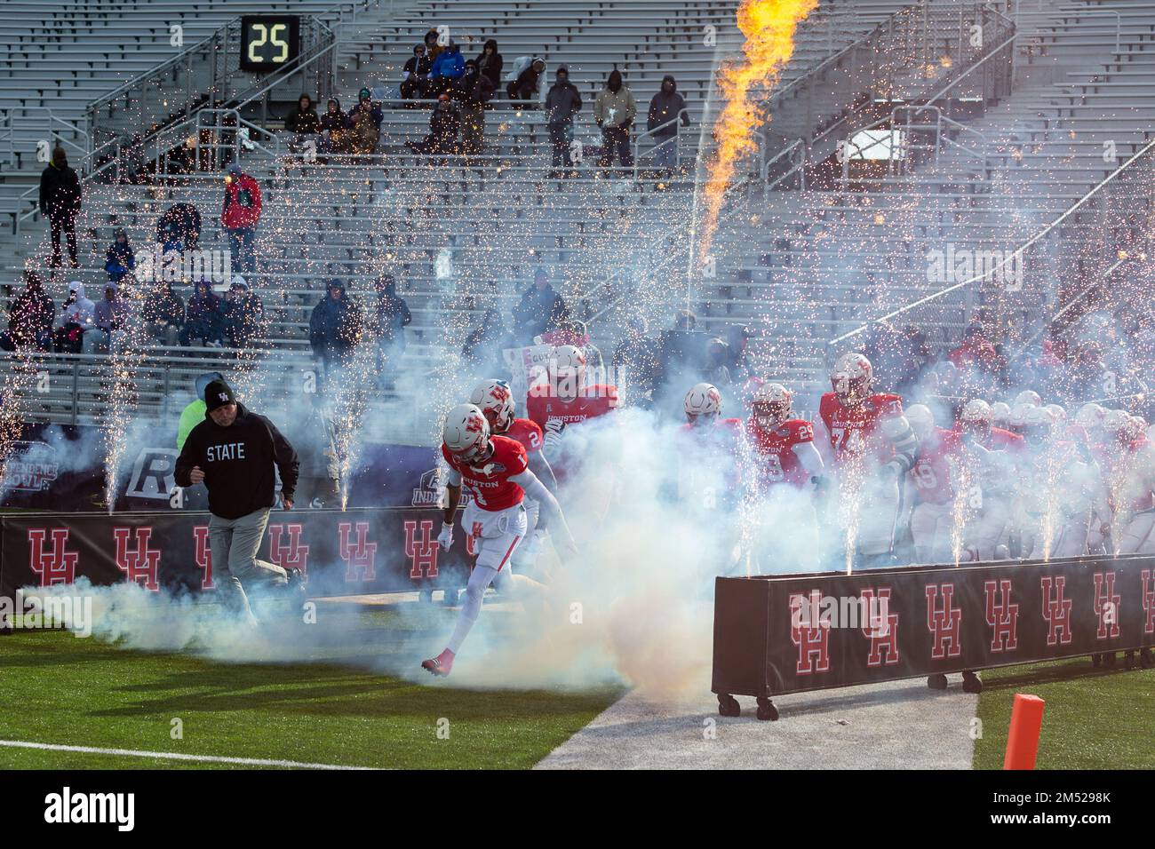 The Houston Cougars take the field against the University of Louisiana-Lafayette during the 2022 Radiance Technologies Independence Bowl, Friday, Dec. Stock Photo