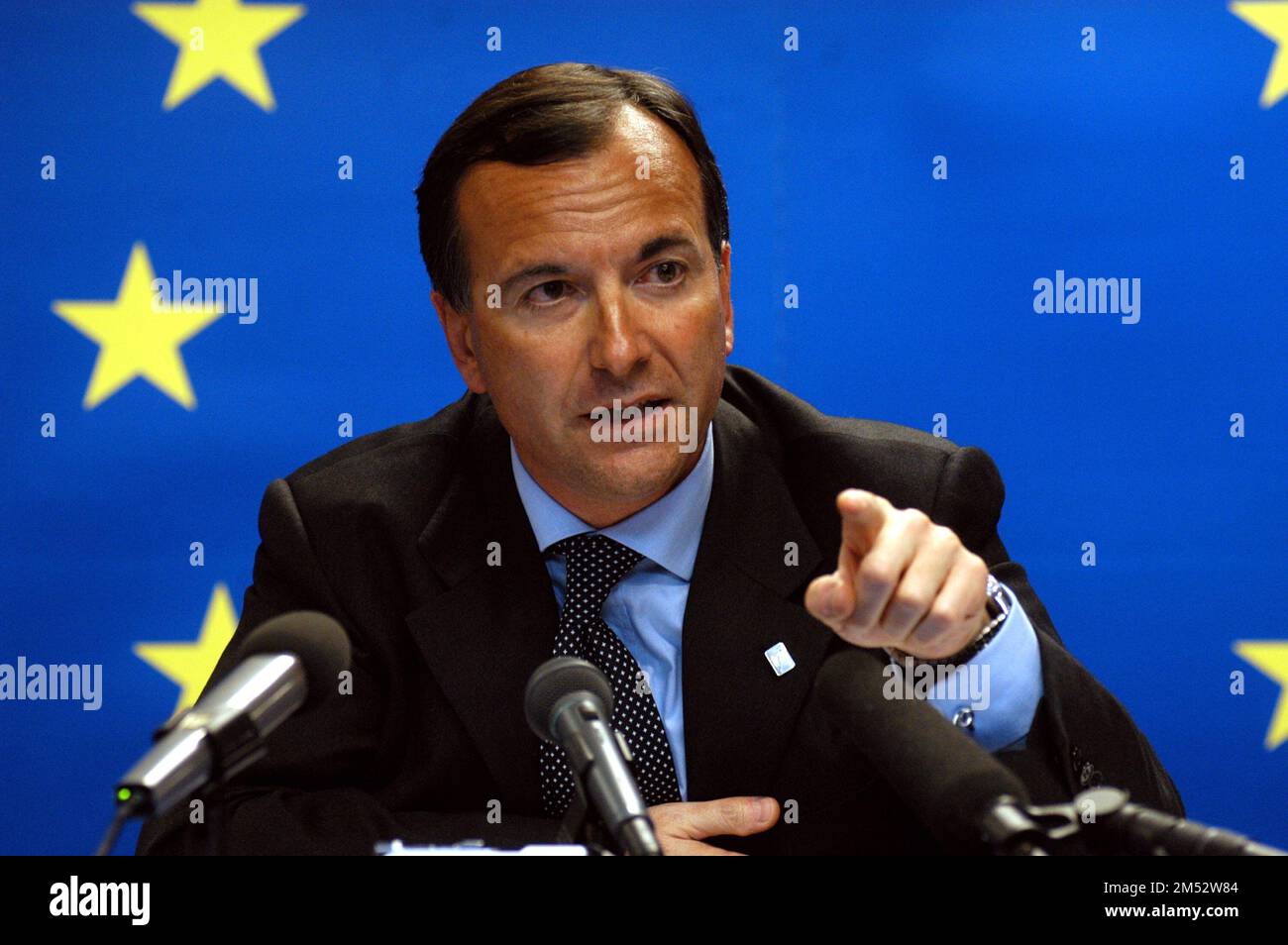 Photo Repertoire, Italy. 25th Dec, 2022. EUROPEAN COUNCIL FOR THE CONSTITUTION BRUSSELS IN THE PHOTO FRANCO FRATTINI (BRUXELLES - 2004-03-25, Mauro Bottaro) ps the photo can be used in respect of the context in which it was taken, and without defamatory intent of the decency of the people represented Editorial Usage Only Credit: Independent Photo Agency/Alamy Live News Stock Photo