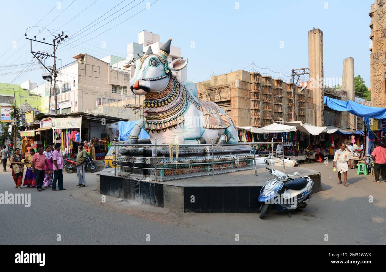 Nandi (Shiva’s bull) statue in a roundabout in the old city of Madurai