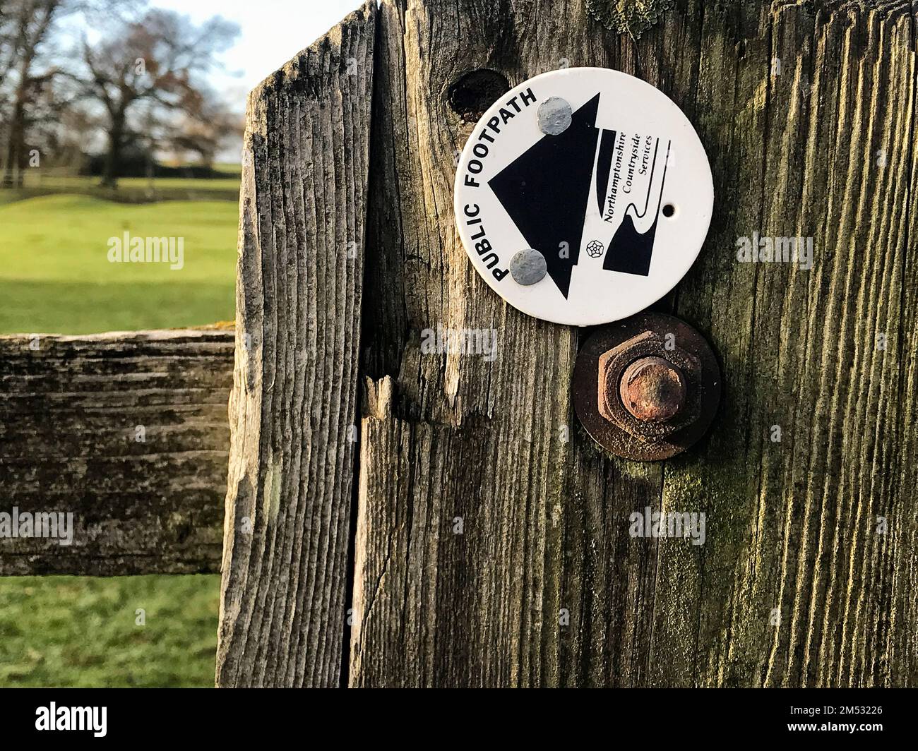 A footpath sign at Drayton, Northamptonshire, 24-12-2022. Stock Photo